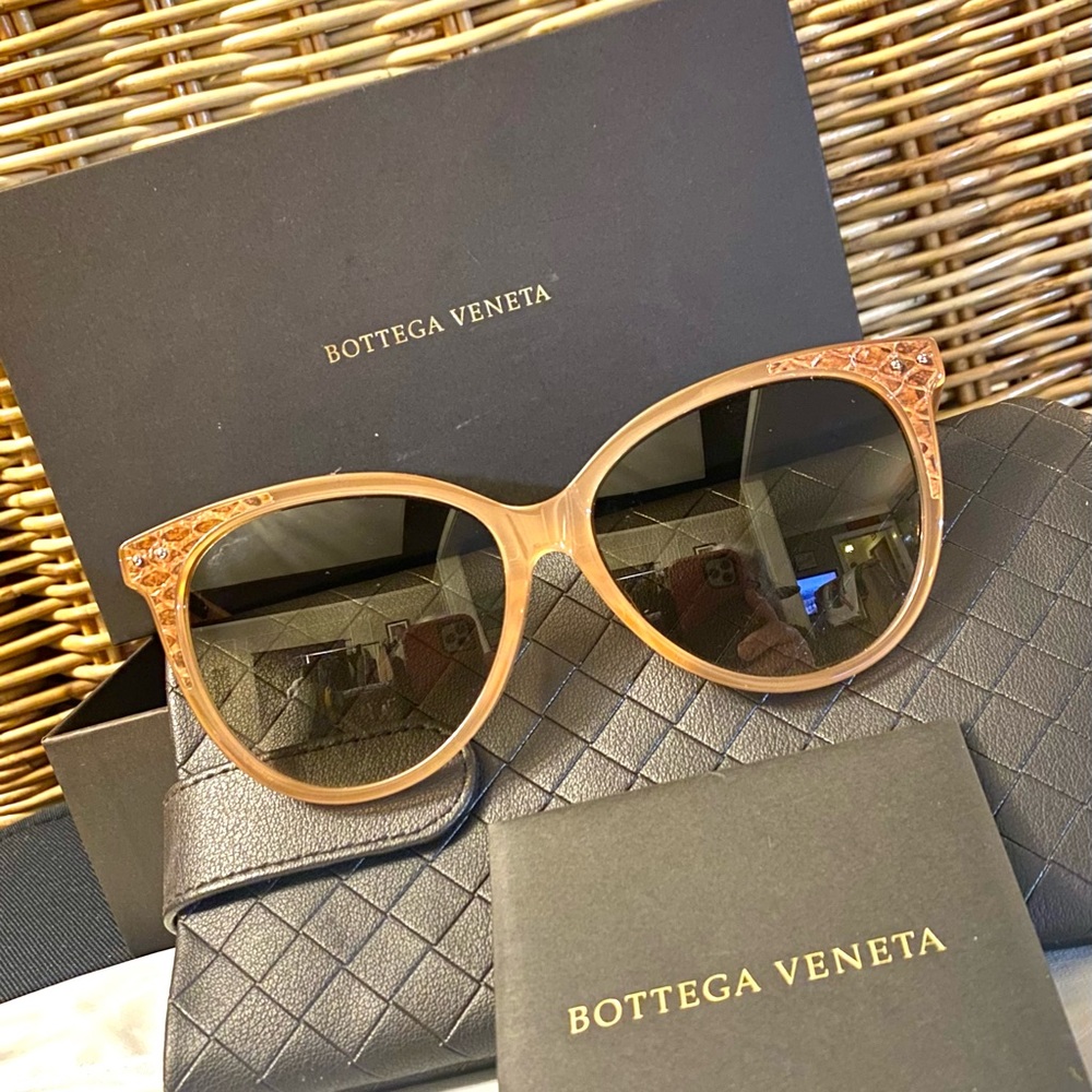 Like new!  BOTTEGA VENETA BV0119 Acetate Cat-Eye 100% UVA/UVB Protection